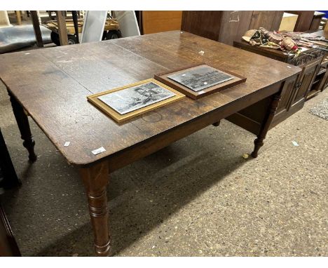 A Victorian oak dining table on turned legs, 152cm wide