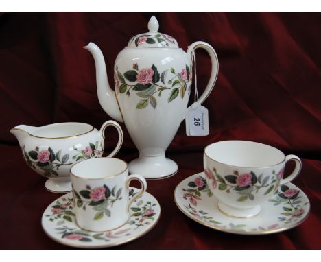 Wedgwood bone china Hathaway Rose pattern tea, coffee & dinner service of 138 pieces.