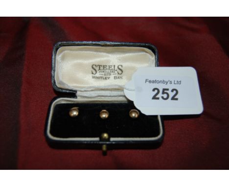 A set of  3 Vintage 9ct Gold Studs in original box from Steels Jewellers LTD. Whitley Bay ( 1.6 grams Gross)
