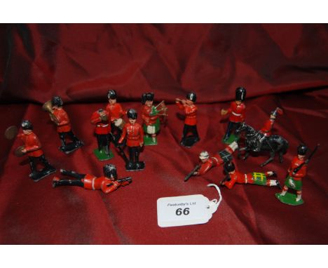 18 vintage metal soldiers/bandsmen.