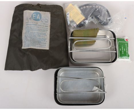British 1982 Army Mess Tins & Argine Kit: Three mess tins stamped JFP 82 with arrow 973-6265 and one other smaller tin dated 