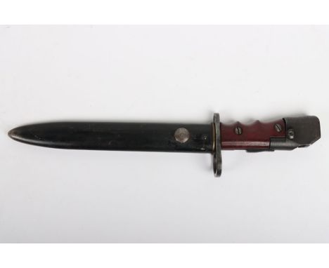 British No7 Lee Enfield Bayonet: A good example with clean blade being  stamped No.7 MK1/L,  hilt is in working order, comple