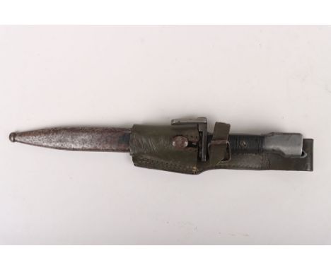 Argentine FN  FAL Bayonet: Argentine FN Fal bayonet  with stamping to hilt 13886 , FN made , complete with metal  scabbard an