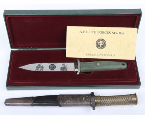 1907 Bayonet Fighting Knife: Cut down bayonet turned fighting knife with brass hilt in scabbard, overall 31 cms long and Appl