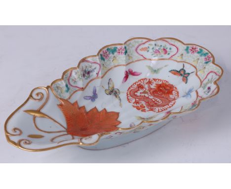 A Chinese Guang Xu (1875-1908) period shell-shaped hors d'oeuvres dish, of scalloped form, decorated with five-claw dragon an