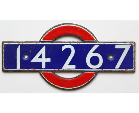 London Underground enamel bullseye from driving car 14267. Measures 5.5in x 2.75in and is in very good condition.