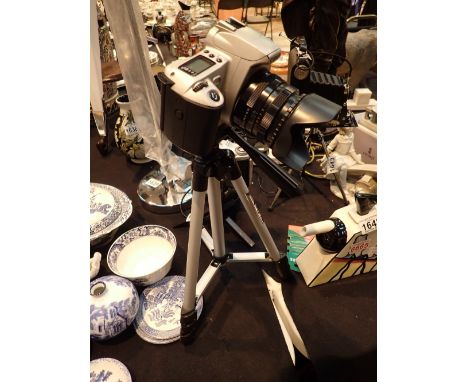 Canon EOS 300 camera lamp with tripod 