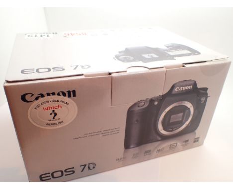 Canon 7D digital camera body boxed and accessories