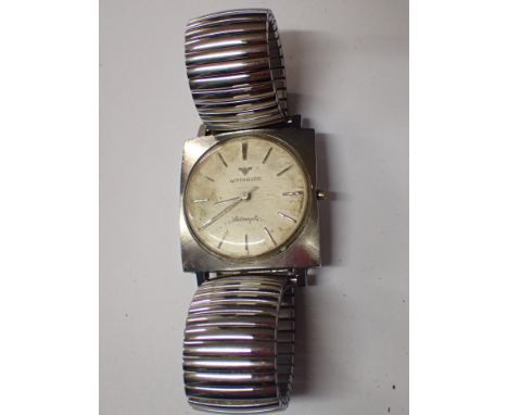 Wittnauer gents automatic wristwatch on an expanding bracelet  CONDITION REPORT: This item was working at the time of lotting