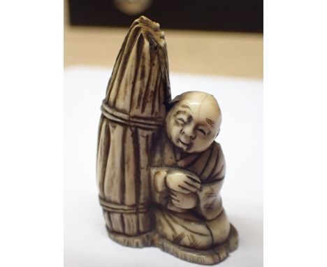 Small carved Japanese netsuke