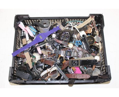 A huge qty of assorted vintage and later watches, 5kg in total to include a vintage Tissot analogue digital watch with quartz