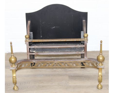 A Georgian style brass and iron fire grate, likely mid-20th century, 74cm x 40cm x 61cm