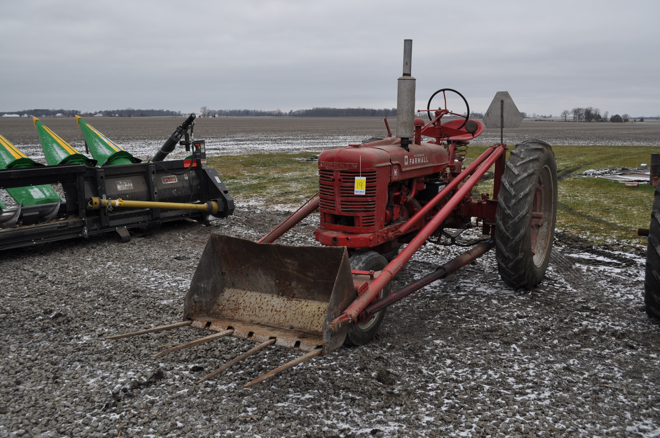 International Farmall H tractor, 12.4/38 rears, 6.00/16 fronts, Stan