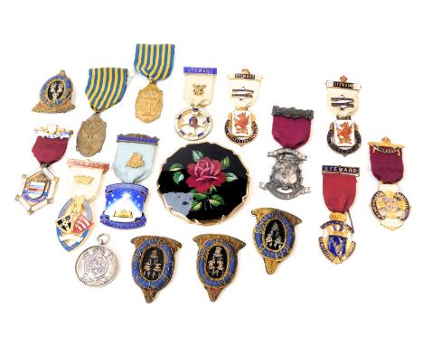 Masonic jewels and medals, including four embroidered RMIB Steward 1948 jewels, silver Tug of War crest, enamel and brass Mas