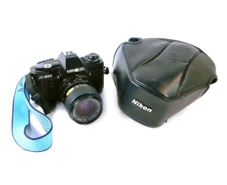 A Minolta X300 camera, with Carl Zeiss Jena 35-70mm Jenazoom 2 lens. 