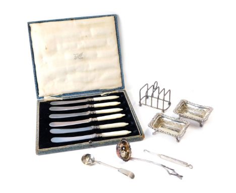 A pair of George V silver rectangular salts, each with a fluted and shell border, Birmingham 1925, silver plated toast rack, 