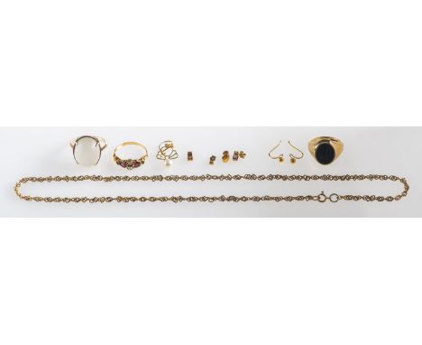 A mixed group of jewellery, including a 9ct gold signet ring set with bloodstone, UK hallmark, size L1/2 to M, 4.5grams; a ri