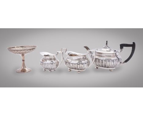 An Edward VII silver three piece tea service by Walker and Hall, Sheffield 1903, comprising; a tea pot, two handled sugar bow