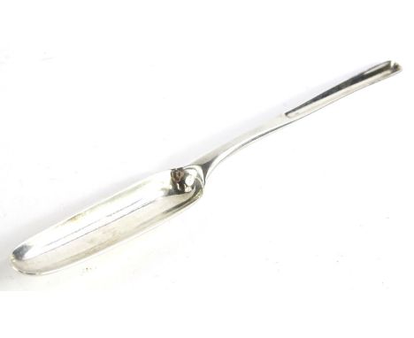 A George III silver marrow scoop, of plain form, London 1764, 1¼oz.