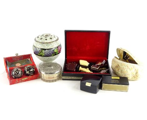 Miscellaneous jewellery and trinkets, comprising a silver bangle, costume brooches, perfume silver plated topped jar, pot pou