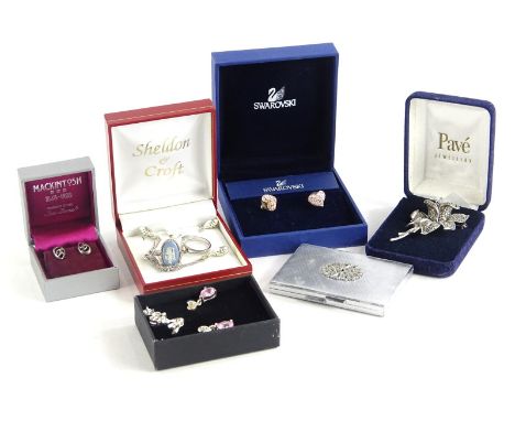 A small quantity of modern silver and other jewellery, comprising marcasite floral brooch, Wedgwood ring, dress rings, pendan