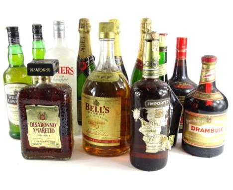 Various bottles of wines and spirits, to include Bolinger, Champagne, Moet and Chandon champagne (2 bottles), Bell's whisky, 