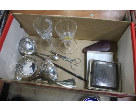 Box including a Toddy ladle, wine funnel, champagne tap etc.