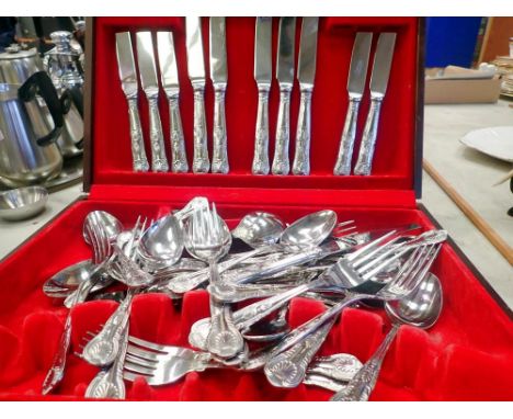 Oneida canteen of steel cutlery in the Kings pattern. UK P&amp;P Group 3 (£30+VAT for the first lot and £8+VAT for subsequent