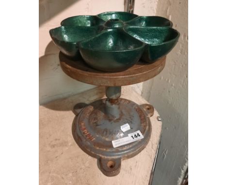 VINTAGE POTTER WHEEL &amp; CAST IRON TRAY PIN