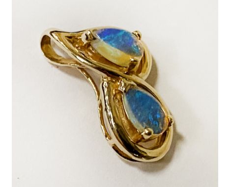 14 CARAT GOLD OPAL PENDANT