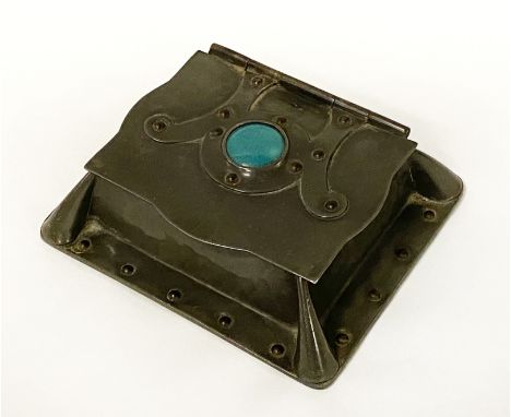 TUDRIC STYLE PEWTER CASKET WITH CABOCHON TURQUOISE STONE - 4.5 CMS (H) APPROX