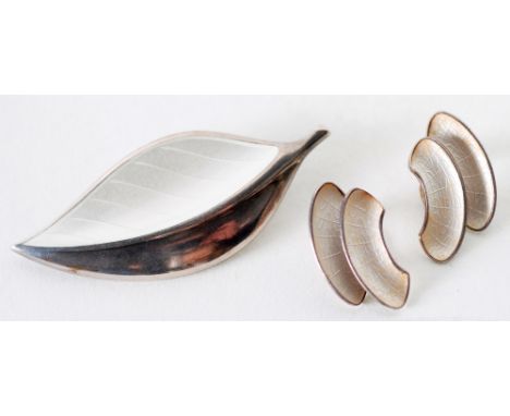 DAVID ANDERSON, WHITE GUILLOCHE ENAMEL SILVER LEAF BROOCH, markers mark, Norway sterling, 6.2cm long AND A PAIR OF EINAR MODA