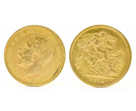 A George V half sovereign, 1913.Condition Report: Light wear and scratches but good condition.