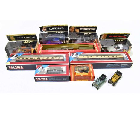 HORNBY; a OO gauge locomotive and tender, R.373 BR 2-10-0 loco and tender, 'Evening Star', together with two Lima carriages, 