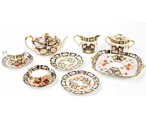 ROYAL CROWN DERBY; a part tea service decorated in the 2541 pattern, comprising a teapot, a twin handled sugar bowl and cover