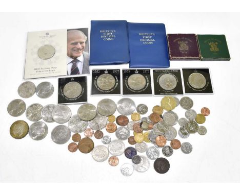 A small quantity of British and foreign coinage to include commemorative crowns, British first decimal coins, Royal Mint 2021