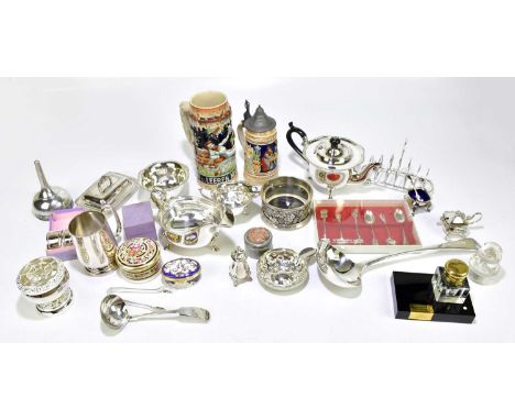 A cased set of 835 grade silver spoons with floral decoration, together with an assortment of silver plate and ceramics to in