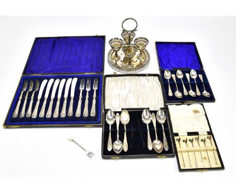 A cased set of six George V hallmarked silver teaspoons, Birmingham 1914, weight 1.5ozt/52g, with a cased set of six silver a