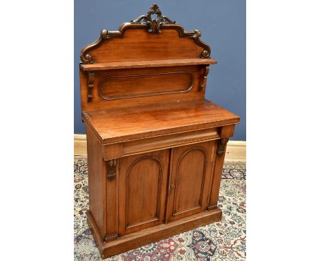 A Victorian mahogany chiffonier with shelf back over single drawer and two cupboard doors, 143cm x 90cm x 42cm.