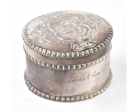 A French silver circular trinket box, stamped to the underside, approx weight 3.05ozt/94.8g.