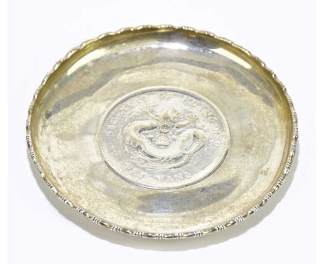 A Chinese silver pin dish with cast rim with inset Chinese coin to the centre, diameter 8cm, approx weight 1.56ozt/48.5g.