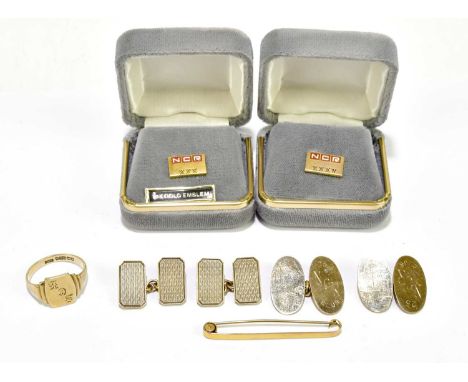 A pair of 9ct yellow gold cufflinks with engine turned decoration, together with a further pair of 9ct yellow gold cufflinks,