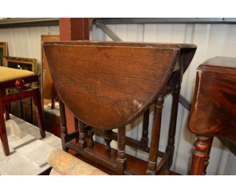 An oak drop leaf gate leg table 