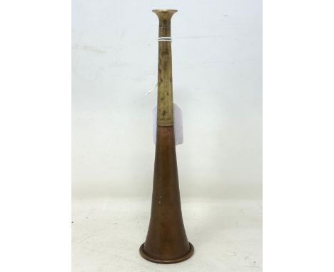 A copper and brass hunting horn, 23 cm