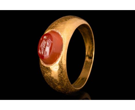 Ca. AD 100 - 300.A Roman 20 ct gold finger ring with a carnelian intaglio depicting Athena. She is helmeted and holding in he