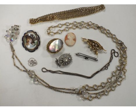 A BAG OF VINTAGE COSTUME JEWELLERY
