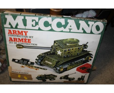 A VINTAGE MECCANO ARMY CONSTRUCTION SET