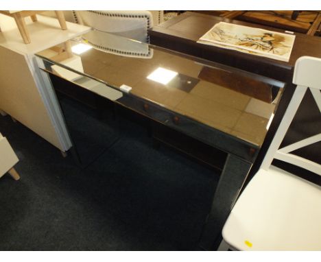 A MIRRORED LAURA ASHLEY STYLE CONSOLE TABLE W-102 CM