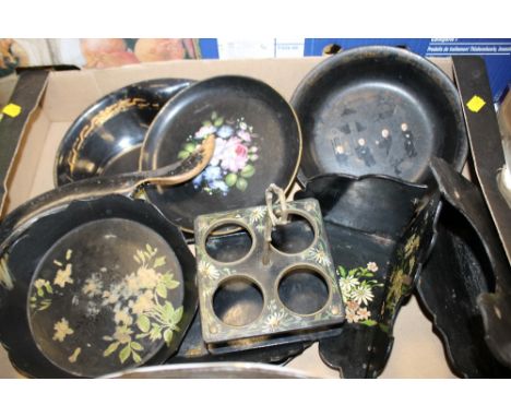 A COLLECTION OF ANTIQUE AND VINTAGE LACQUER TO INCLUDE FLORAL EXAMPLES