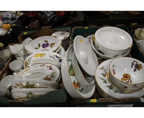 TWO TRAYS OF ROYAL WORCESTER EVESHAM TEA AND DINNERWARE 